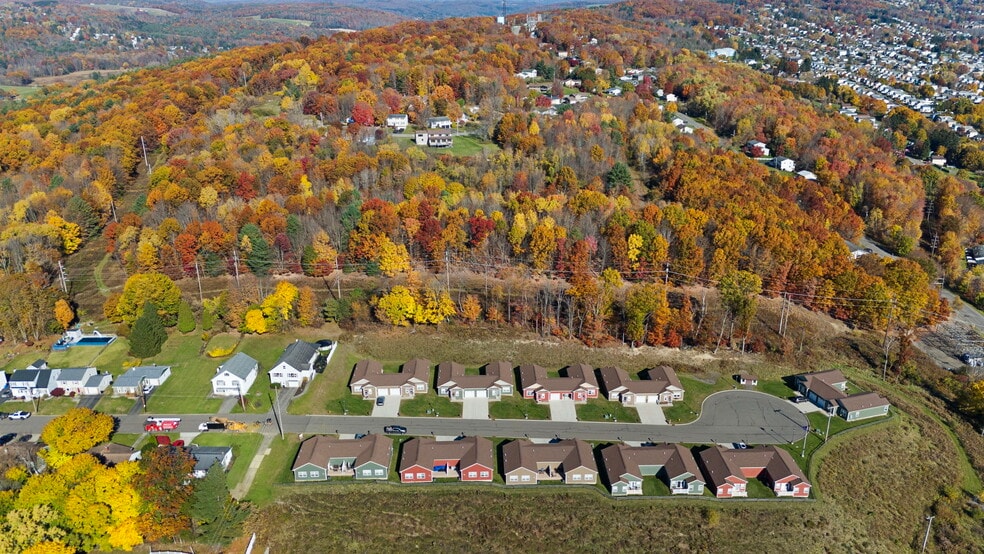 105 Skye Island Dr, Endicott, NY for sale - Building Photo - Image 2 of 7