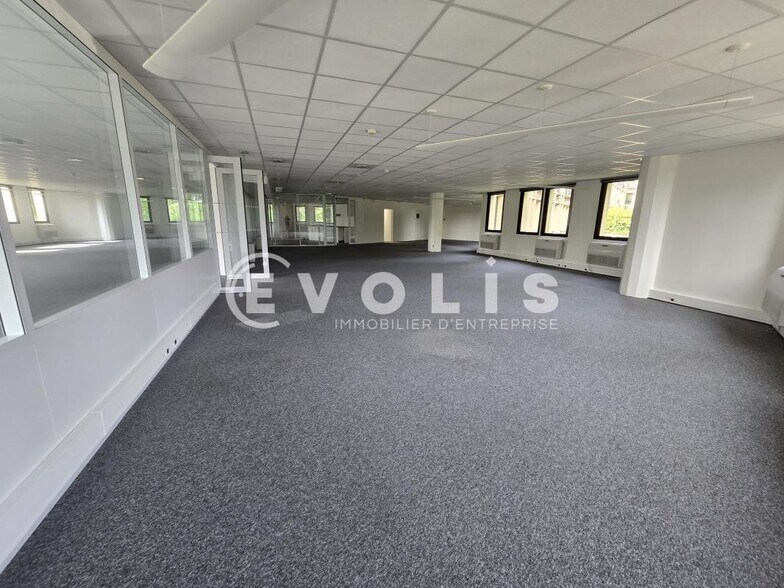 Office in Saint Aubin for lease - Interior Photo - Image 2 of 7
