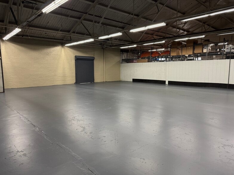 4555 Pearson Pl, Long Island City, NY for lease - Interior Photo - Image 2 of 3