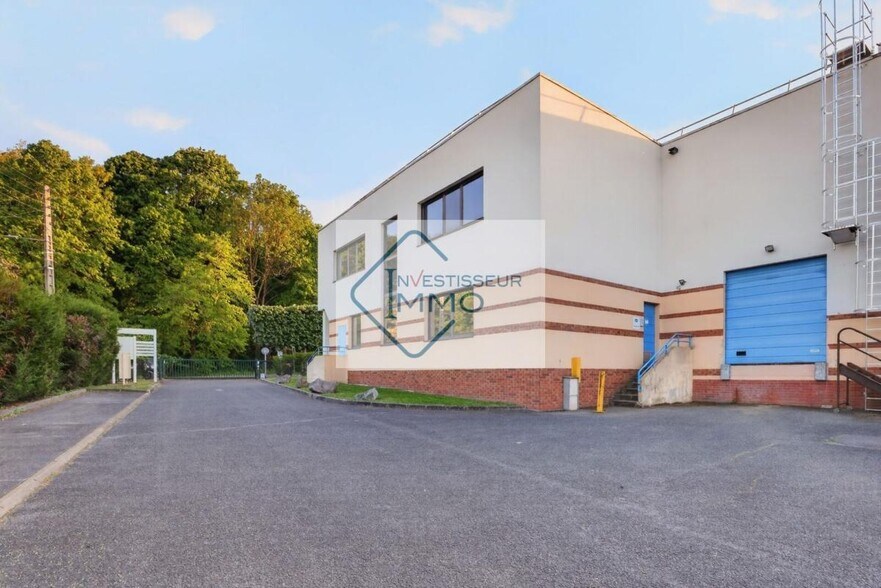 Flex dans Champs Sur Marne à louer - Photo du bâtiment - Image 3 de 12