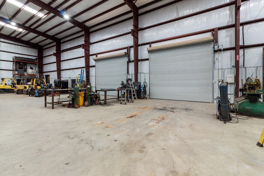 8733 N State Highway 6, Bryan, TX à louer - Photo du bâtiment - Image 3 de 17