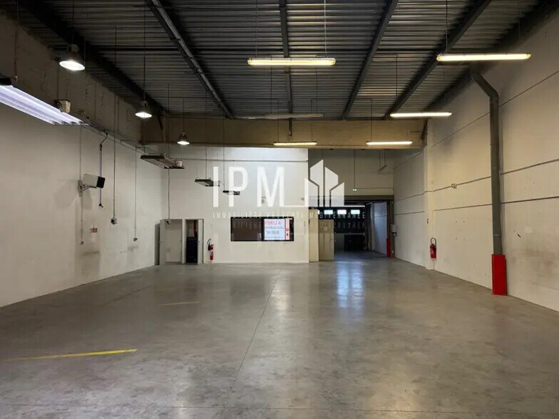 Retail in Sorgues for lease - Interior Photo - Image 2 of 7