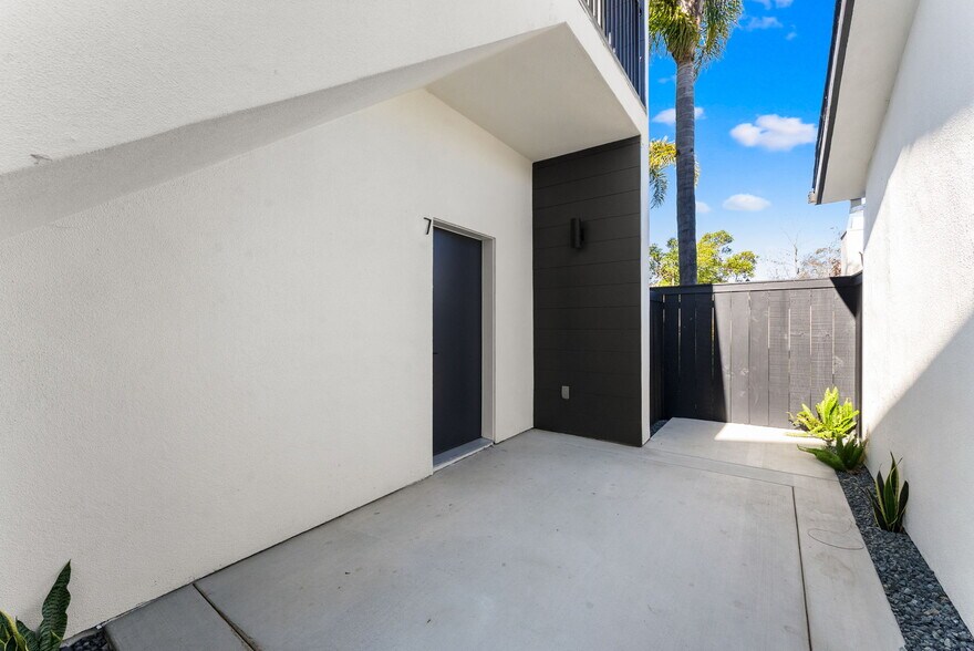 8353 Ivory Coast Dr, San Diego, CA à vendre - Photo du bâtiment - Image 3 de 101