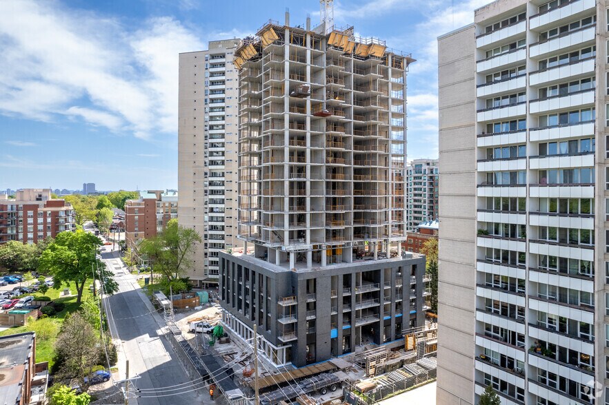 235 Balliol St, Toronto, ON à louer - Photo du bâtiment - Image 3 de 4