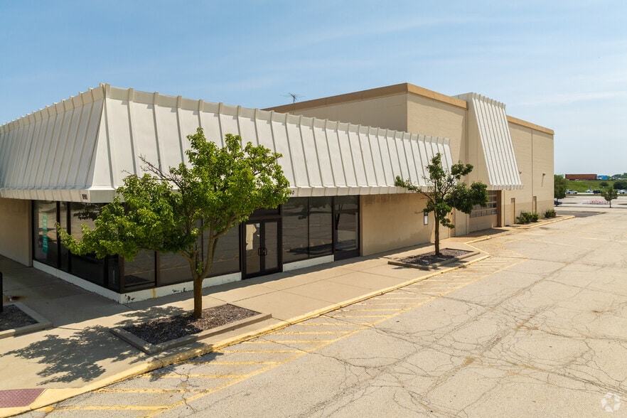 Former Sears + Auto Center Portfolio portefeuille de 2 propriétés à vendre sur LoopNet.ca - Photo principale - Image 2 de 2
