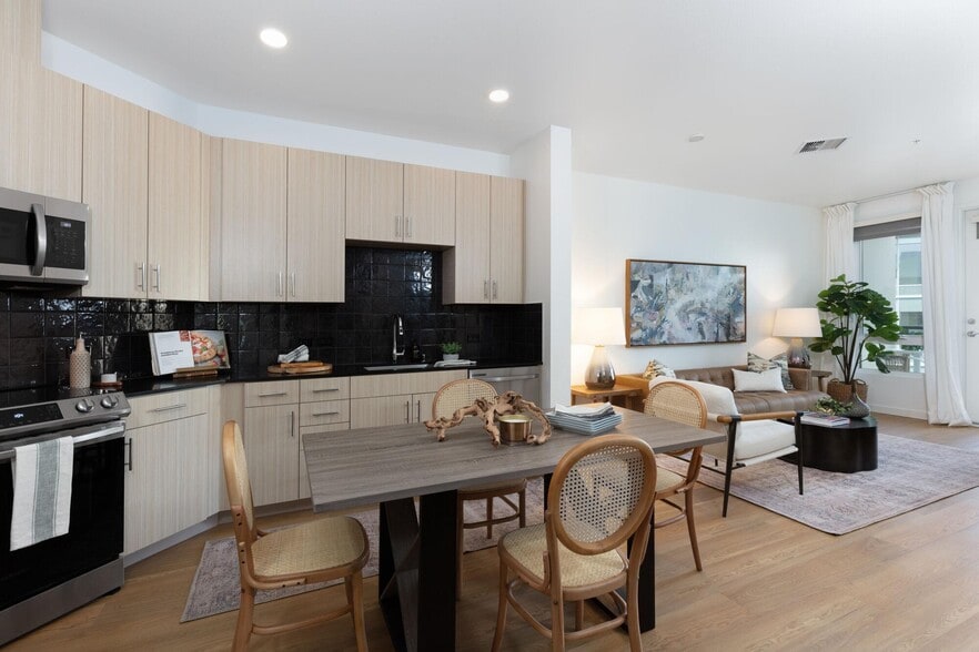 126 N Rollins Rd, Millbrae, CA à louer - Photo intérieure - Image 3 de 82