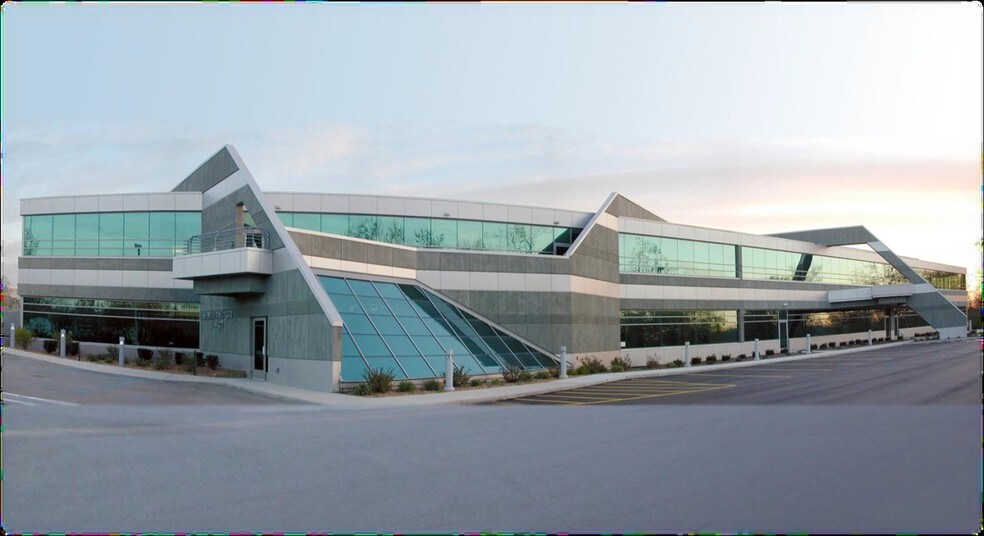 550 3 Mile Rd NW, Walker, MI for lease - Primary Photo - Image 1 of 1