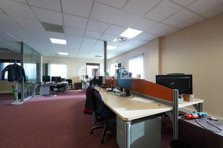 Bureau dans Rillieux-la-Pape à louer - Photo intérieure - Image 3 de 13