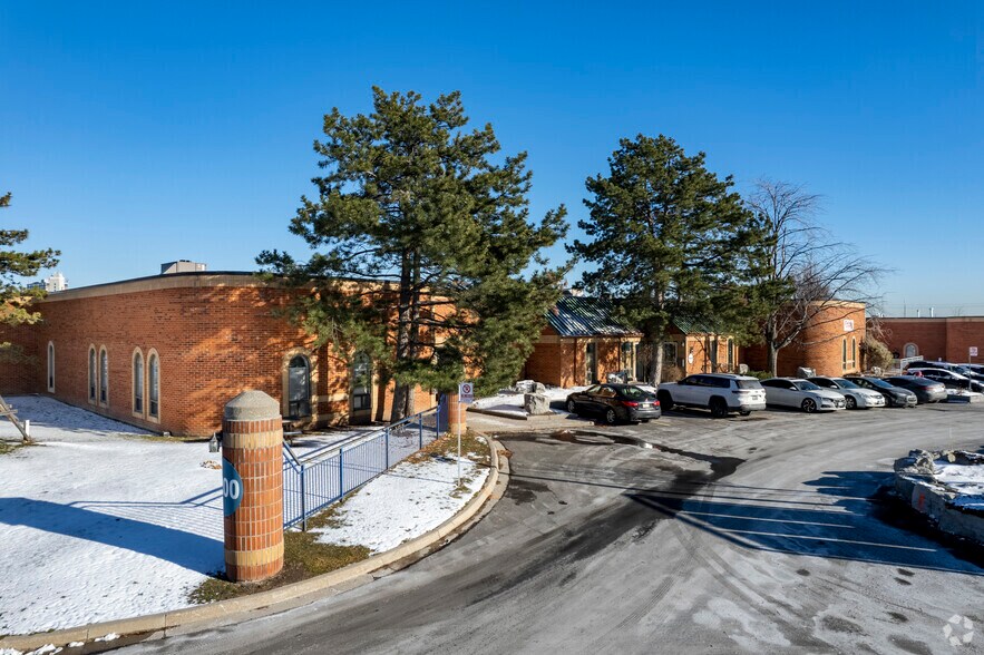 1200 Aerowood Dr, Mississauga, ON à louer - Photo du bâtiment - Image 2 de 6