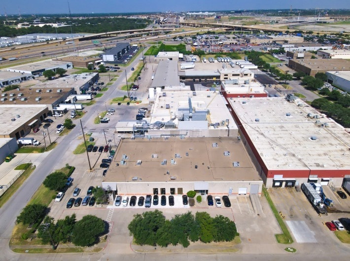 2205 Regency Dr, Irving, TX à vendre - Photo du bâtiment - Image 2 de 8