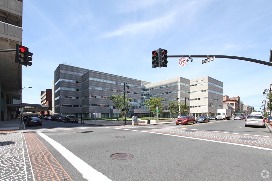 1550 Main St, Springfield, MA for lease - Building Photo - Image 3 of 3