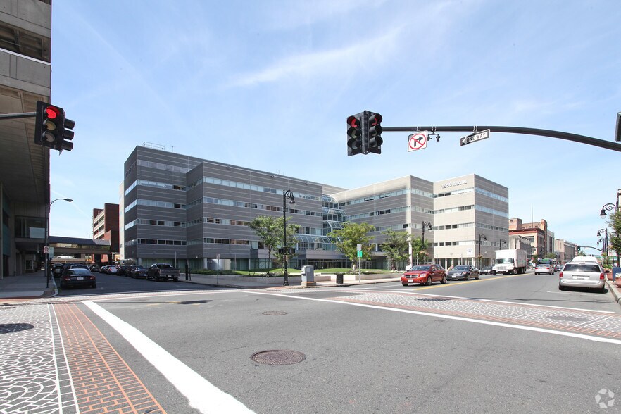 1550 Main St, Springfield, MA à louer - Photo du bâtiment - Image 3 de 3