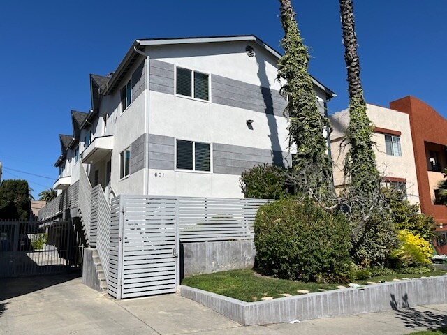 601 N Normandie Ave, Los Angeles, CA à vendre Photo principale- Image 1 de 22