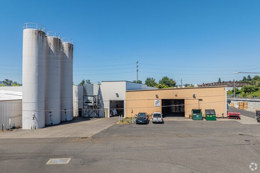 2425-2505 SE Moores St, Milwaukie, OR à vendre - Photo du bâtiment - Image 3 de 6