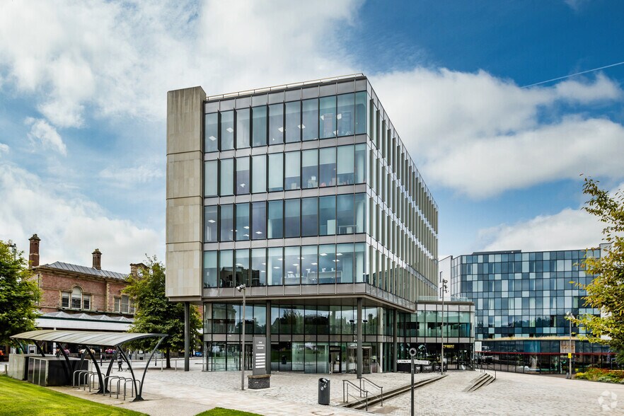 1 Cathedral Sq, Blackburn à louer - Photo du bâtiment - Image 2 de 4