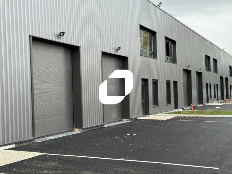 225 Avenue Des Marronniers, Bourgoin-Jallieu for lease - Building Photo - Image 3 of 26