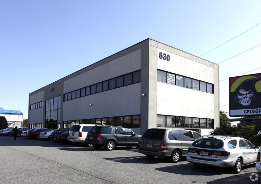 530 Green St, Iselin, NJ à vendre - Photo principale - Image 1 de 3