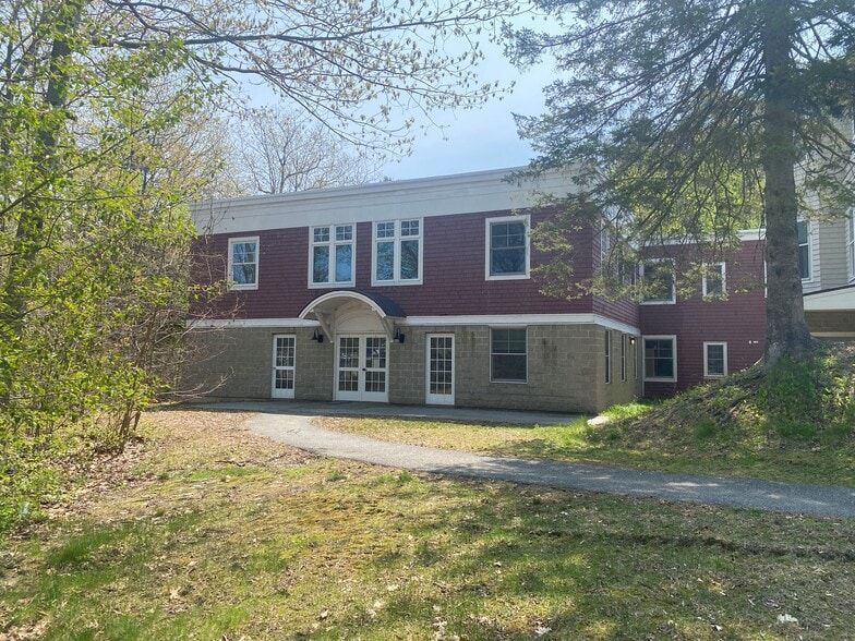 11 Parkwood Dr, Augusta, ME for lease - Building Photo - Image 2 of 5