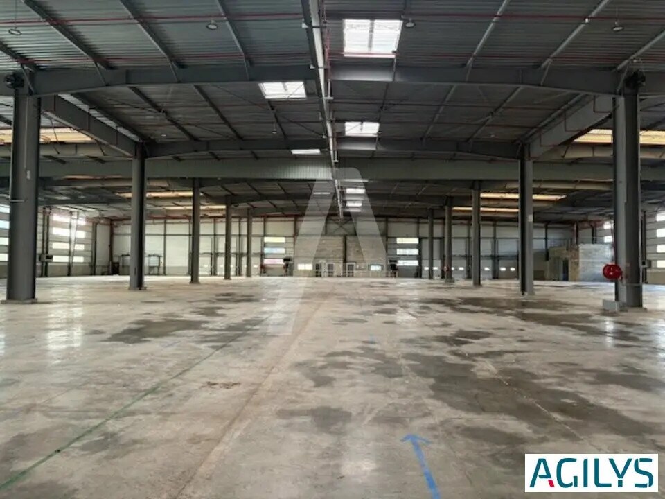 Industrial in Saint-Michel-sur-Orge for lease Interior Photo- Image 1 of 12