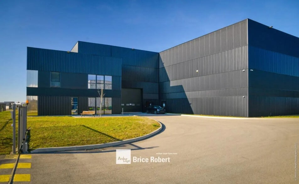 10 Rue Marcel Dassault, Genas à louer - Photo du bâtiment - Image 2 de 6
