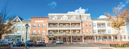 601-637 Genesee St, Delafield, WI for lease Building Photo- Image 1 of 2