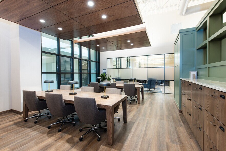 250 Southdale Ctr, Edina, MN for lease - Interior Photo - Image 2 of 13