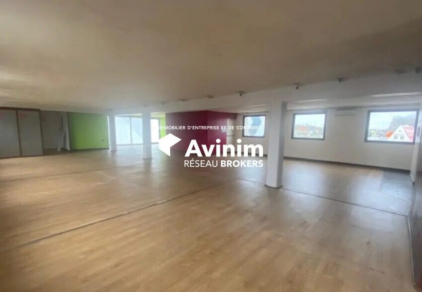 Office in Franconville for lease - Interior Photo - Image 3 of 3