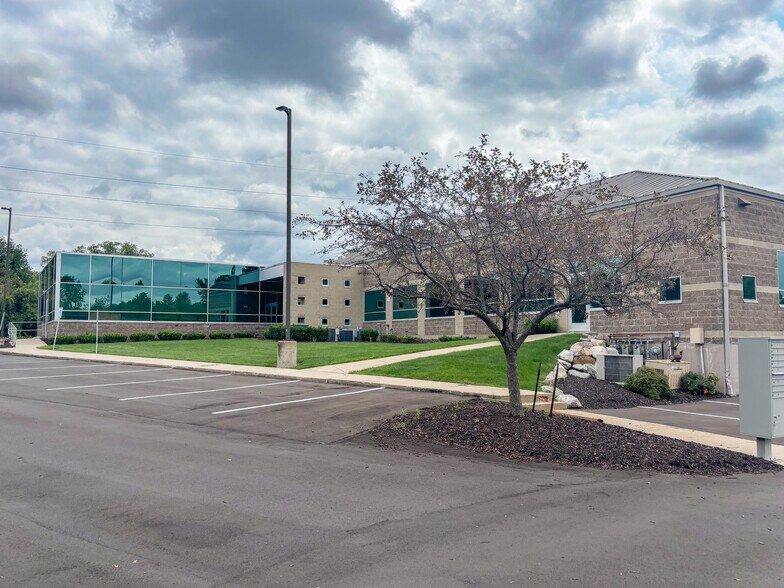 4079 Park East Ct SE, Grand Rapids, MI for lease - Building Photo - Image 2 of 23