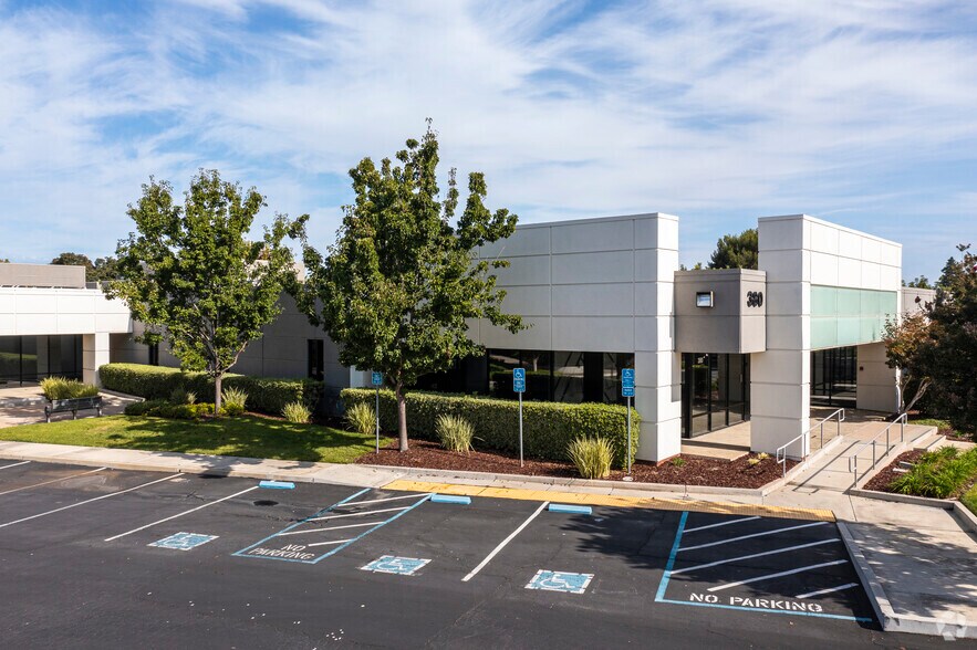 380 N Bernardo Ave, Mountain View, CA à louer - Photo du bâtiment - Image 3 de 6