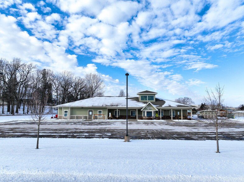 425 Technology Dr E, Menomonie, WI à vendre - Photo du bâtiment - Image 1 de 5