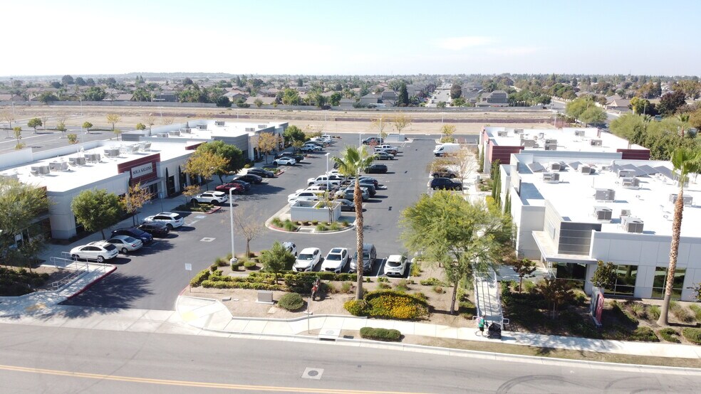 5701 Young St, Bakersfield, CA à vendre - Photo du bâtiment - Image 3 de 11