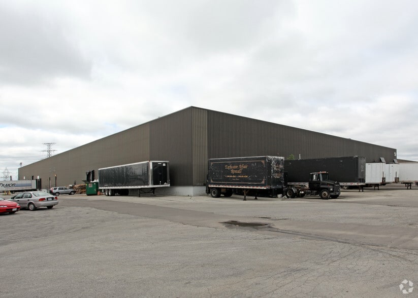 51 Esandar Dr, Toronto, ON for lease - Building Photo - Image 2 of 2