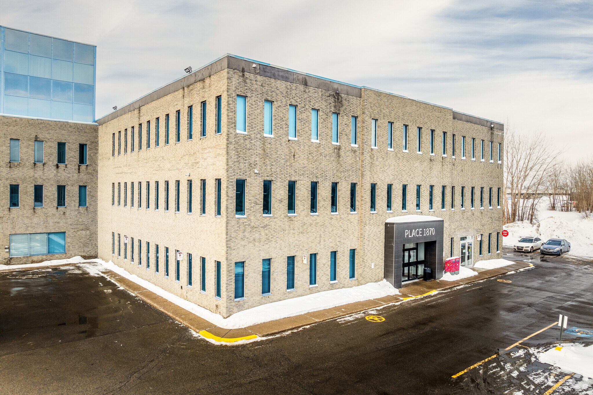 1868 Boul Des Sources, Pointe-claire, QC for lease Building Photo- Image 1 of 9