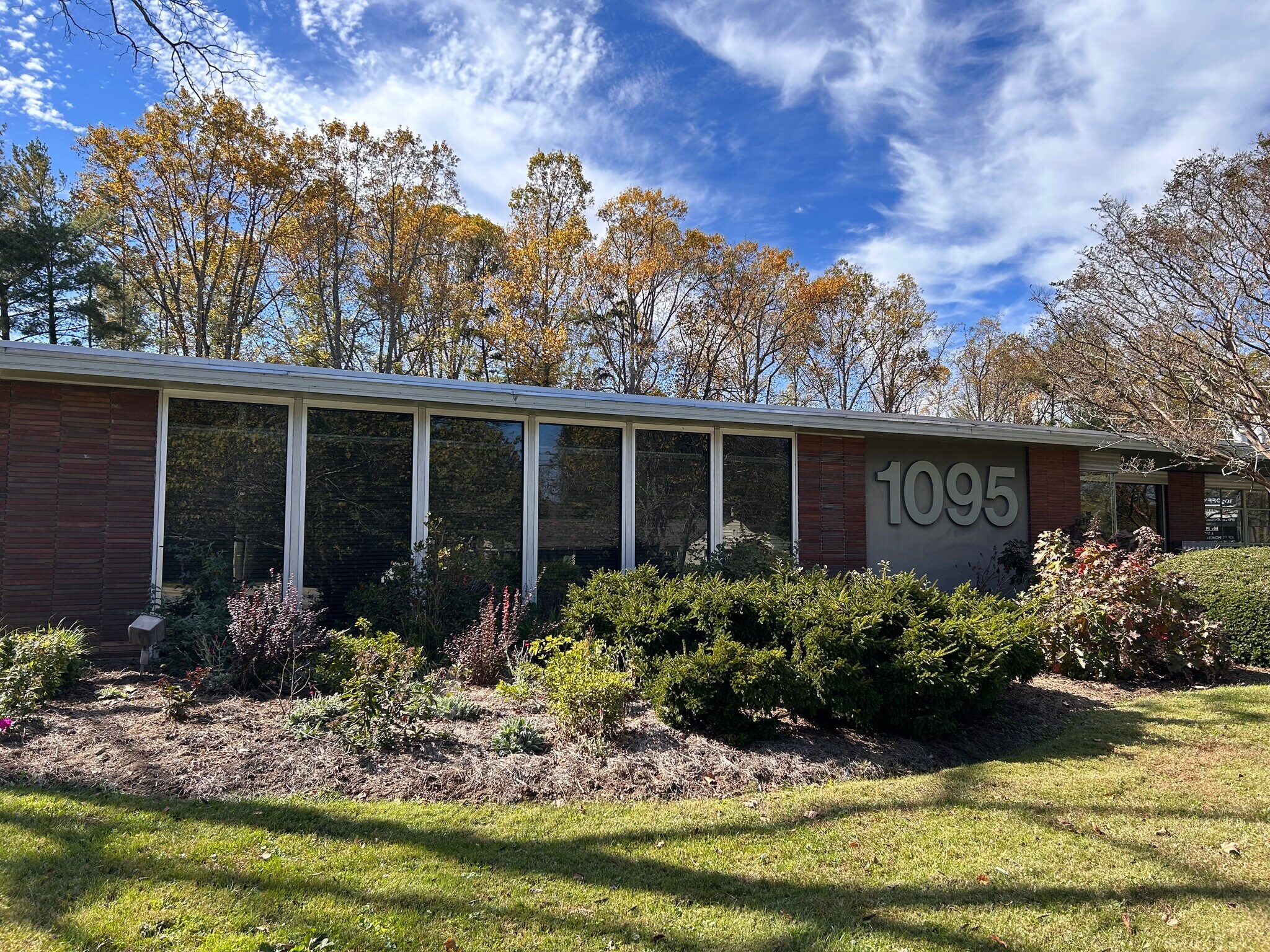 1095 Hendersonville Rd, Asheville, NC à louer Photo du bâtiment- Image 1 de 11