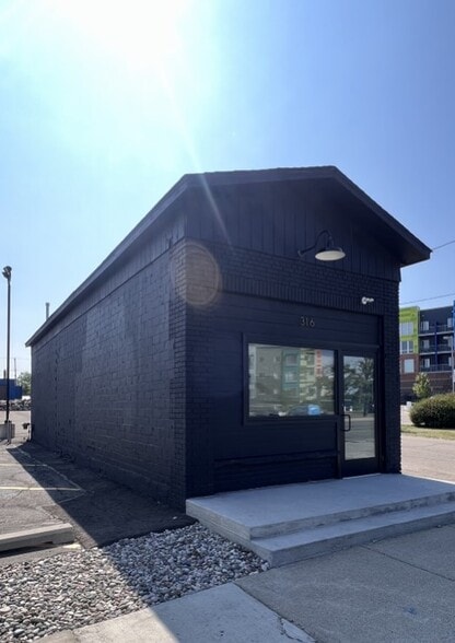 316 N Cedar St, Lansing, MI for lease - Building Photo - Image 1 of 3