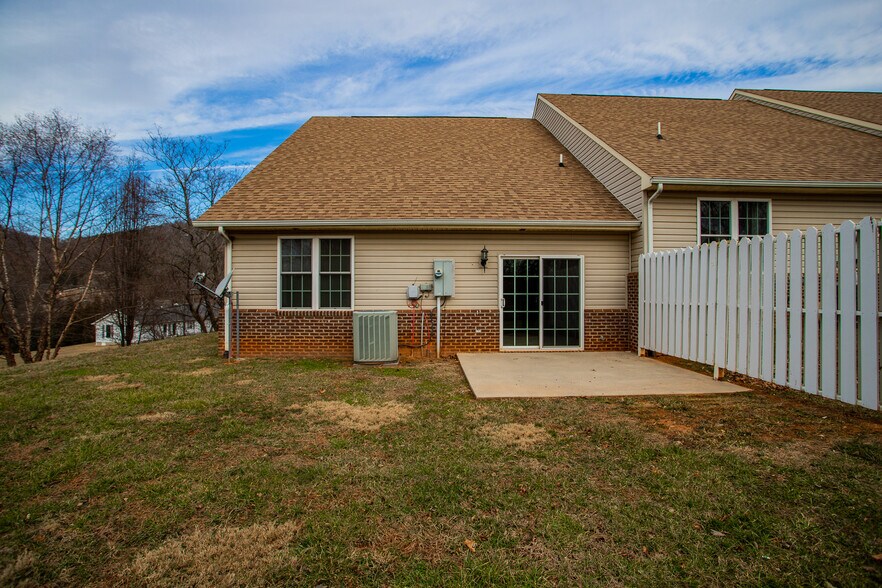 Hunters Ridge portefeuille de 4 propriétés à vendre sur LoopNet.ca - Photo du bâtiment - Image 3 de 35