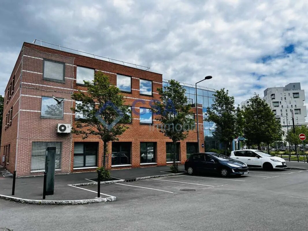 Office in Évry-Courcouronnes for lease Building Photo- Image 1 of 4