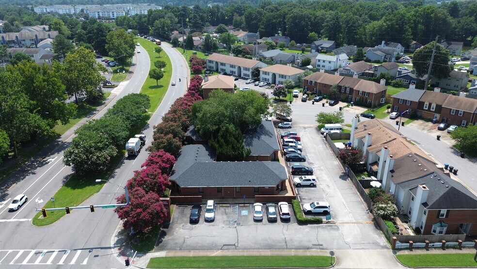 1520 Stonemoss Ct, Virginia Beach, VA à louer - Photo du bâtiment - Image 2 de 8