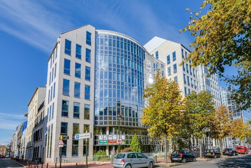38 Rue Jacques Ibert, Levallois-Perret for lease - Building Photo - Image 1 of 17