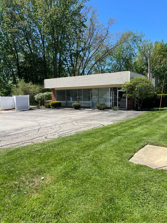 Plus de détails pour 1344 W Jackson St, Painesville, OH - Bureau à vendre