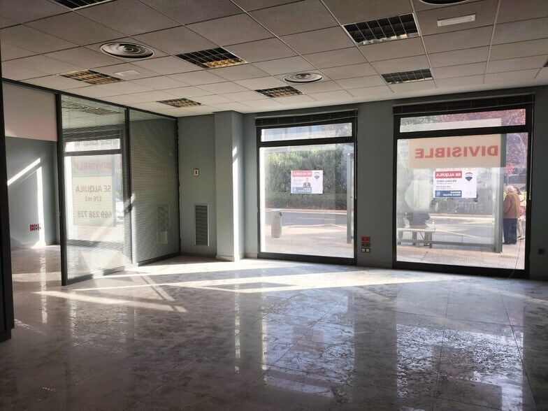 Commerce de détail dans Zaragoza à louer - Photo du bâtiment - Image 2 de 25