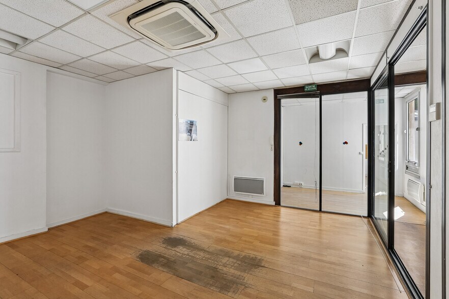 Immeuble residentiel dans Paris à vendre - Photo du bâtiment - Image 3 de 7
