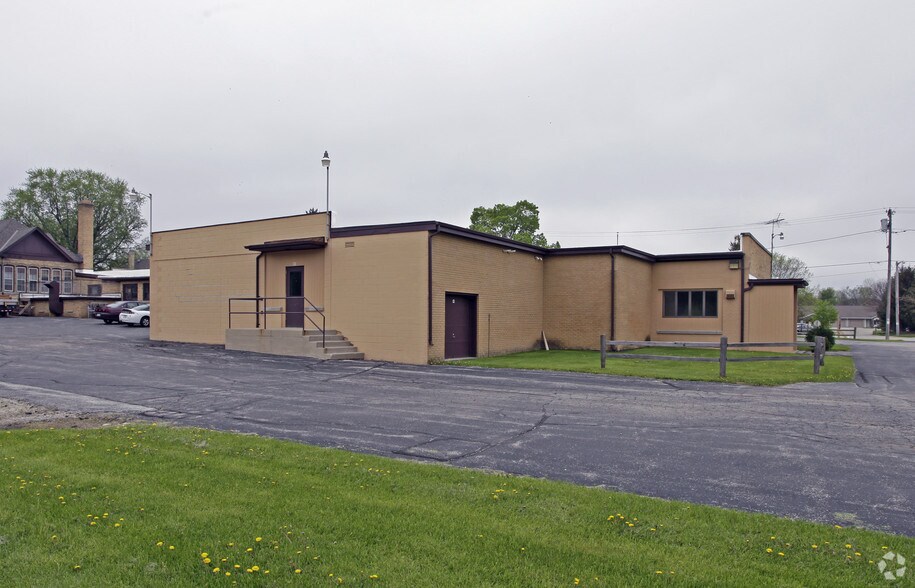 236-238 N Main St, Dousman, WI à vendre - Photo du bâtiment - Image 3 de 15
