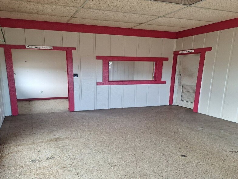 5115 N US Highway 23, Oscoda, MI à vendre - Photo du bâtiment - Image 3 de 6