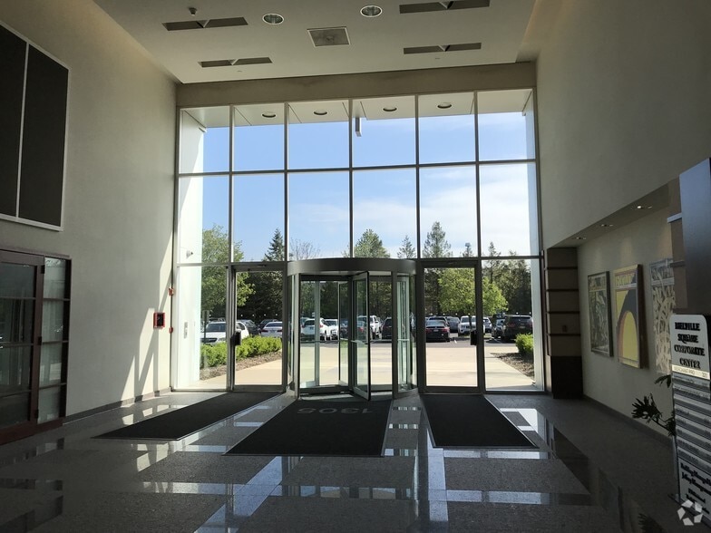 1305 Walt Whitman Rd, Melville, NY for lease - Lobby - Image 2 of 2