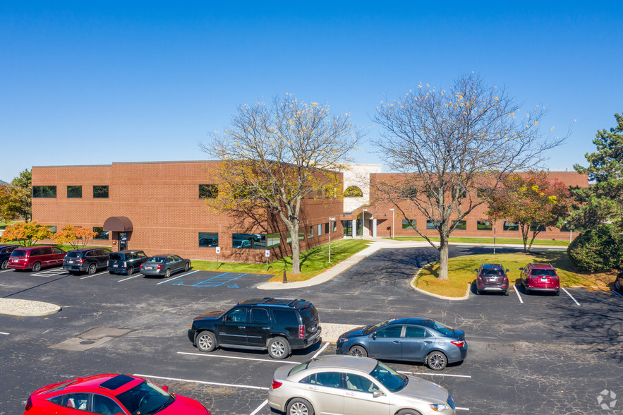 1745 Indian Wood Cir, Maumee, OH for sale - Primary Photo - Image 1 of 1