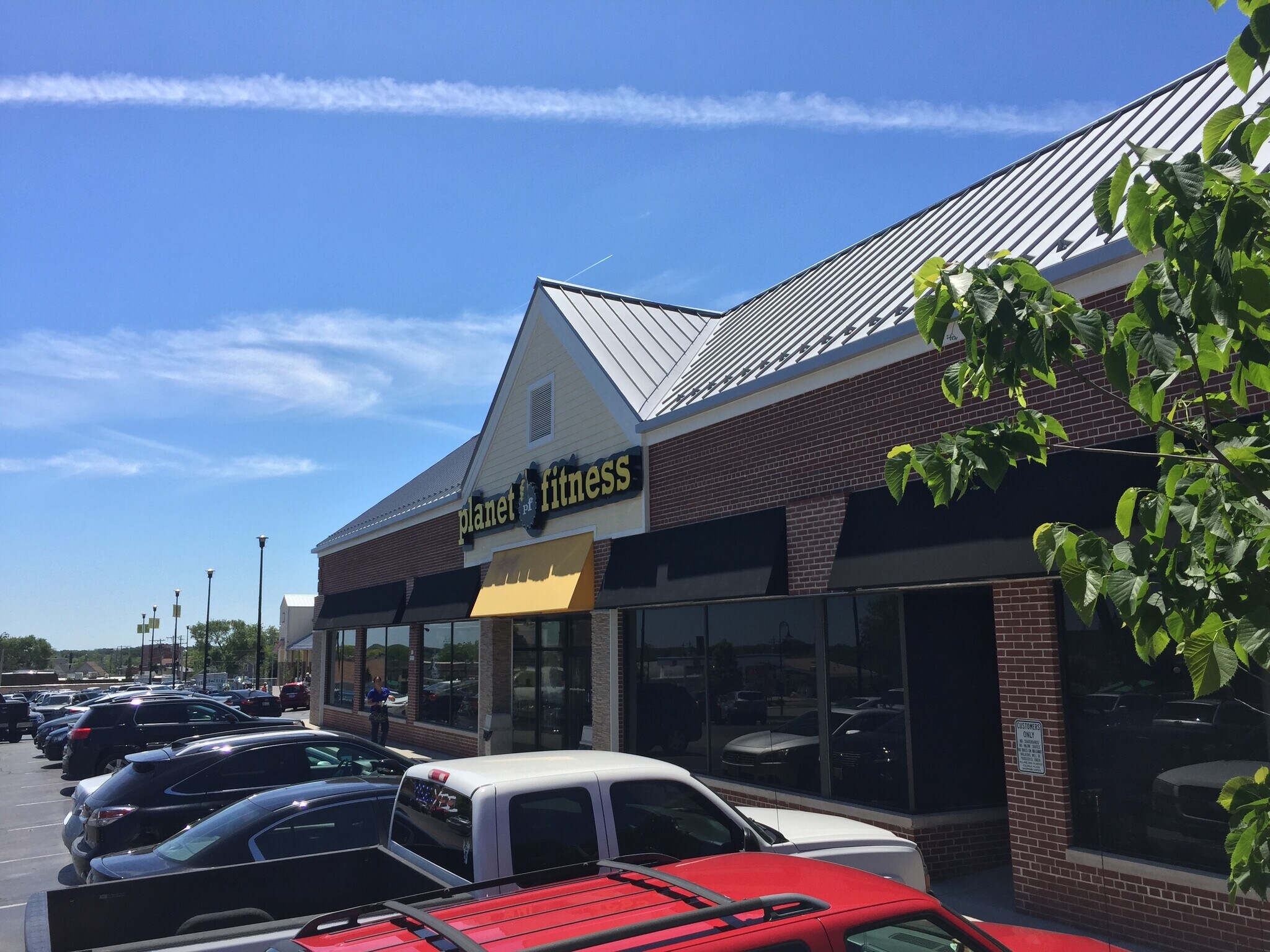 N89W16899 Appleton Ave, Menomonee Falls, WI for lease Building Photo- Image 1 of 5