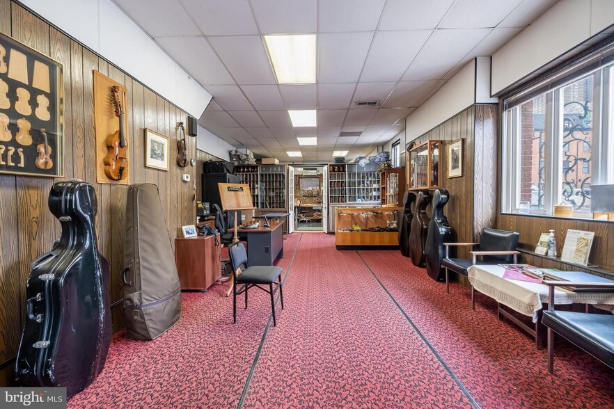 1701 Pine St, Philadelphia, PA for sale - Interior Photo - Image 3 of 17