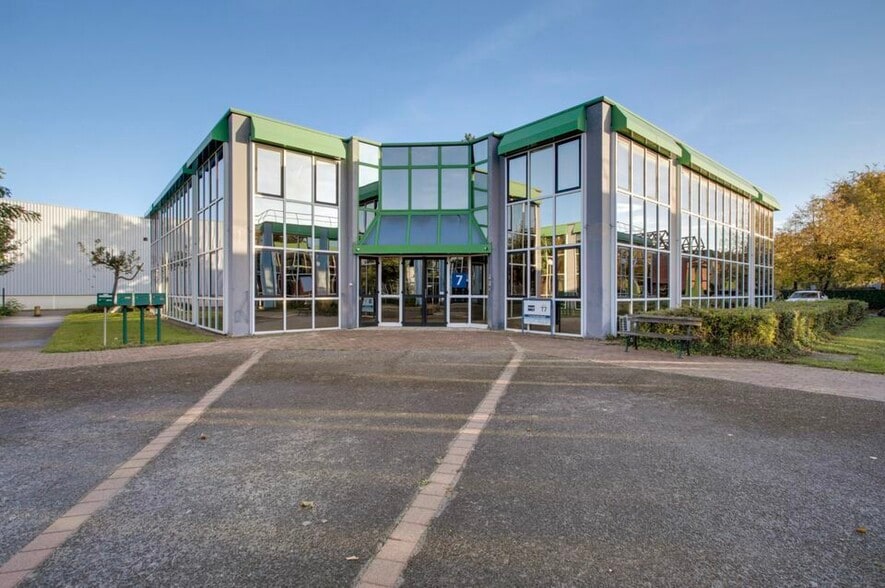 Office in Saint-Thibault-des-Vignes for lease - Building Photo - Image 2 of 7