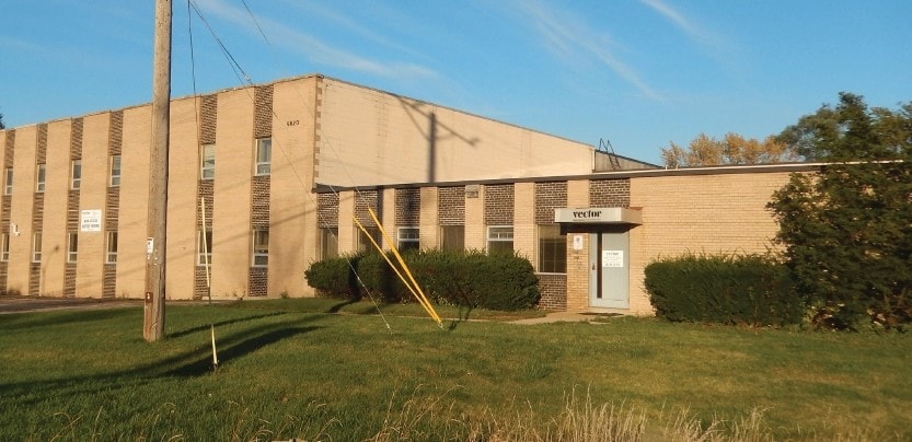 6820 N 43rd St, Milwaukee, WI à vendre - Photo du bâtiment - Image 2 de 3
